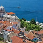 Spacious Seafront With Pool, Tennis, Gym & Bbq L Villa *