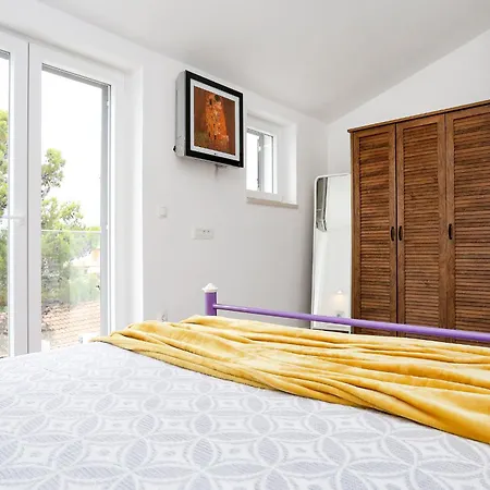 Spacious Seafront Villa With Pool, Tennis, Gym & Bbq L Zaboric Villa *