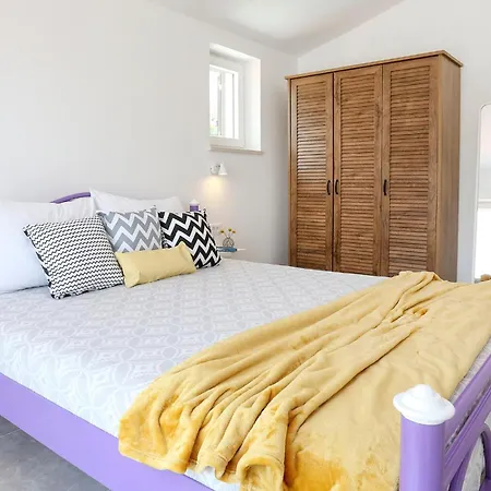 Villa Spacious Seafront Villa With Pool, Tennis, Gym & Bbq L Zaboric