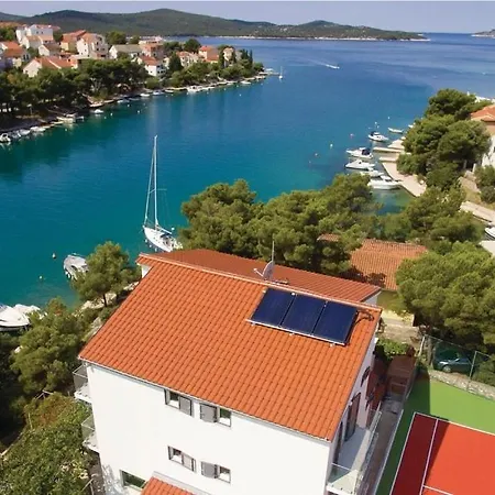 Spacious Seafront Villa With Pool, Tennis, Gym & Bbq L Zaboric *