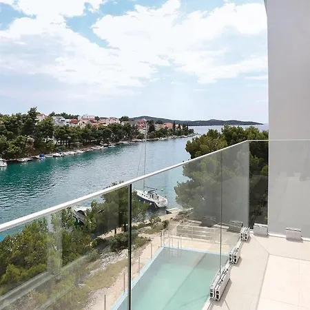 Spacious Seafront Villa With Pool, Tennis, Gym & Bbq L Zaboric *