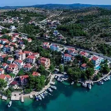 Spacious Seafront Villa With Pool, Tennis, Gym & Bbq L Zaboric Zaboric