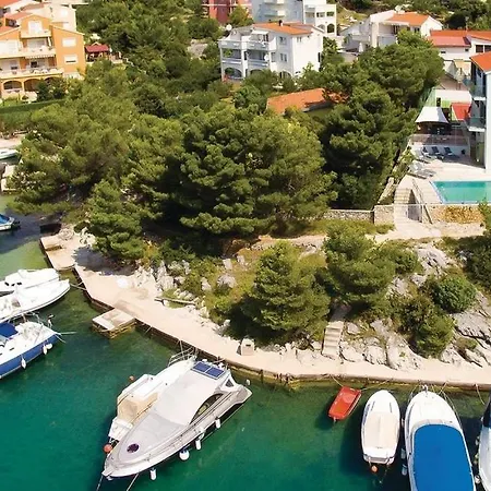 Spacious Seafront Villa With Pool, Tennis, Gym & Bbq L Zaboric Villa