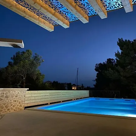 Spacious Seafront Villa With Pool, Tennis, Gym & Bbq L Zaboric