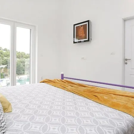 Spacious Seafront Villa With Pool, Tennis, Gym & Bbq L Zaboric Villa *