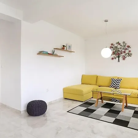 Villa Spacious Seafront Villa With Pool, Tennis, Gym & Bbq L Zaboric Zaboric