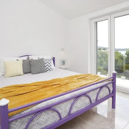 Spacious Seafront Villa With Pool, Tennis, Gym & Bbq L Zaboric *