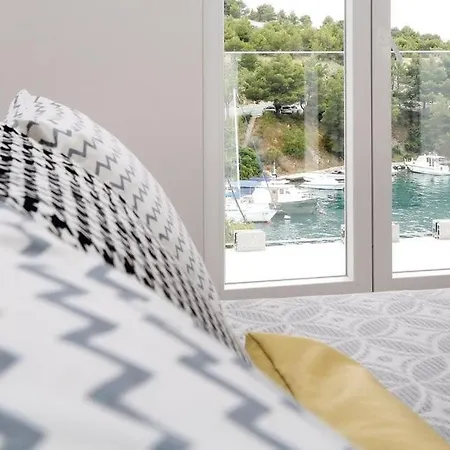 Spacious Seafront Villa With Pool, Tennis, Gym & Bbq L Zaboric Zaboric