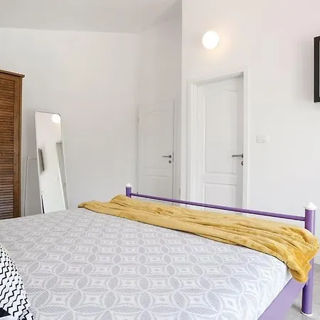 Spacious Seafront Villa With Pool, Tennis, Gym & Bbq L Zaboric Villa