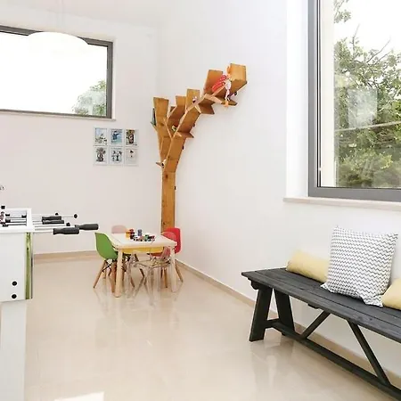 Spacious Seafront Villa With Pool, Tennis, Gym & Bbq L Zaboric Zaboric