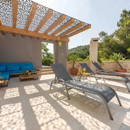 Villa Spacious Seafront Villa With Pool, Tennis, Gym & Bbq L Zaboric *