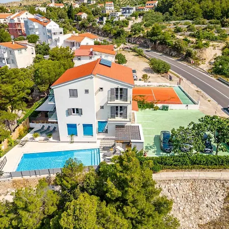 Spacious Seafront Villa With Pool, Tennis, Gym & Bbq L Zaboric *