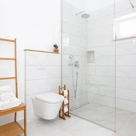 Spacious Seafront With Pool, Tennis, Gym & Bbq L * Zaboric