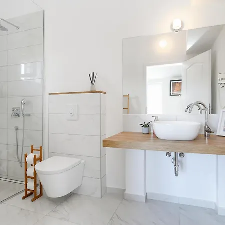 Spacious Seafront With Pool, Tennis, Gym & Bbq L *