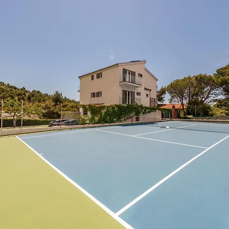 Spacious Seafront With Pool, Tennis, Gym & Bbq L Vila Zaboric