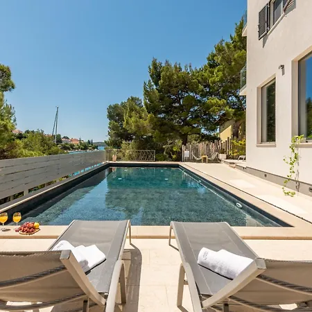 Vila Spacious Seafront With Pool, Tennis, Gym & Bbq L Zaboric