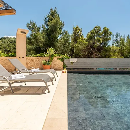 Vila Spacious Seafront With Pool, Tennis, Gym & Bbq L