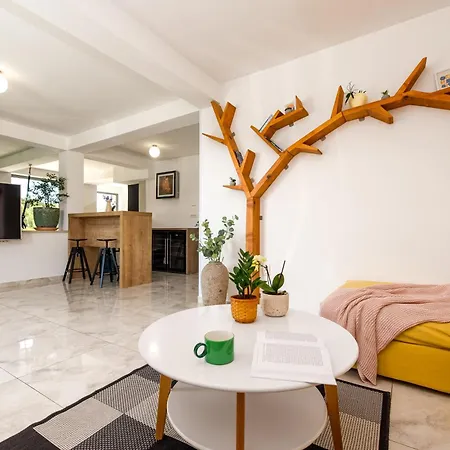 Spacious Seafront With Pool, Tennis, Gym & Bbq L