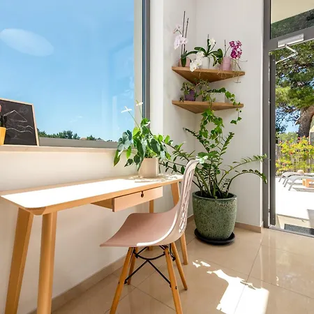 Vila Spacious Seafront With Pool, Tennis, Gym & Bbq L