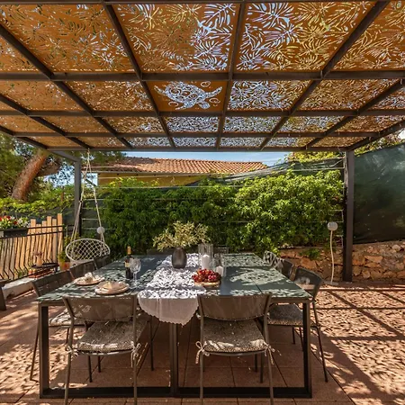 Spacious Seafront With Pool, Tennis, Gym & Bbq L *