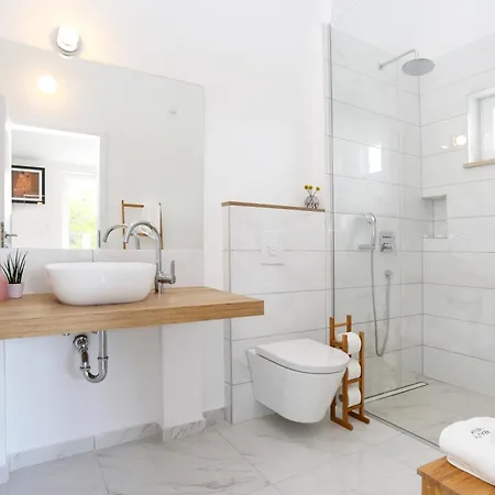 Spacious Seafront With Pool, Tennis, Gym & Bbq L Zaboric