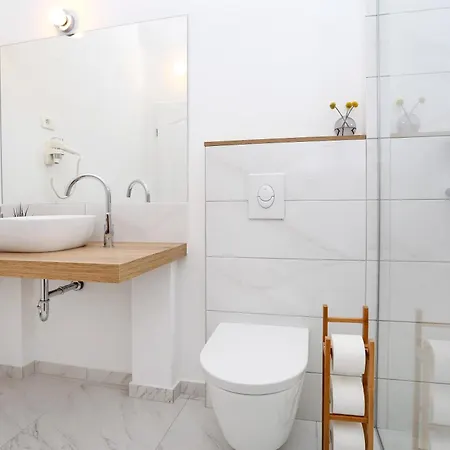 Spacious Seafront With Pool, Tennis, Gym & Bbq L Vila
