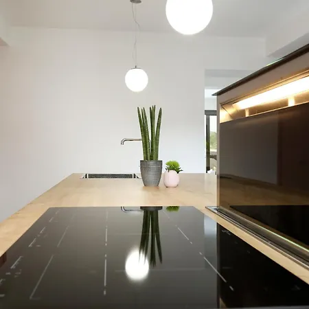 Spacious Seafront With Pool, Tennis, Gym & Bbq L Vila *