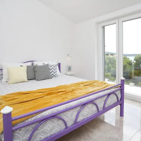 Vila Spacious Seafront With Pool, Tennis, Gym & Bbq L *
