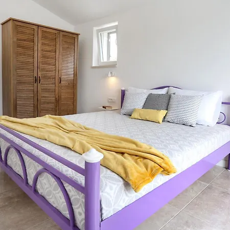 Vila Spacious Seafront With Pool, Tennis, Gym & Bbq L *