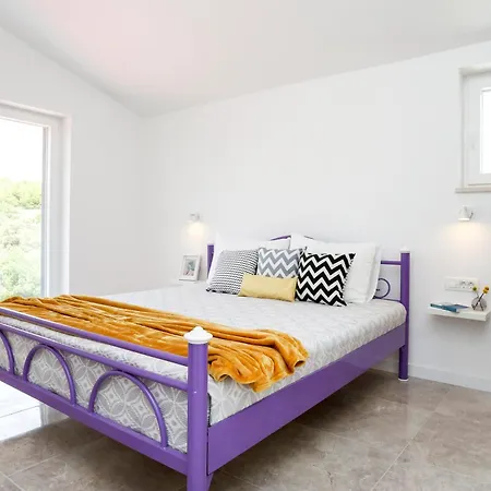 Spacious Seafront With Pool, Tennis, Gym & Bbq L Vila *