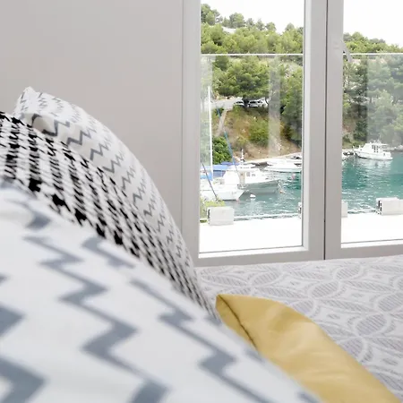 Spacious Seafront With Pool, Tennis, Gym & Bbq L Vila *