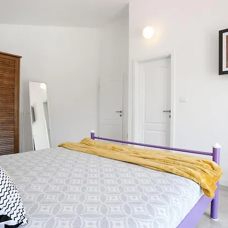 Spacious Seafront With Pool, Tennis, Gym & Bbq L Vila *