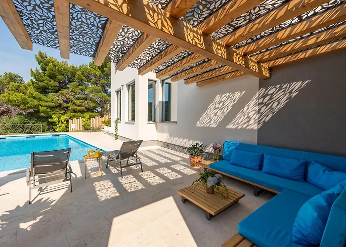 Spacious Seafront With Pool, Tennis, Gym & Bbq L *