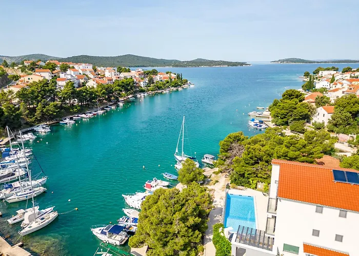 Spacious Seafront With Pool, Tennis, Gym & Bbq L *