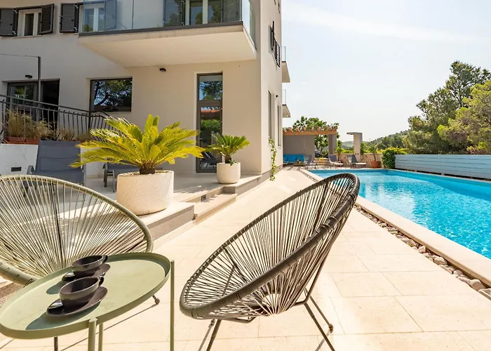 فيلة Spacious Seafront With Pool, Tennis, Gym & Bbq L