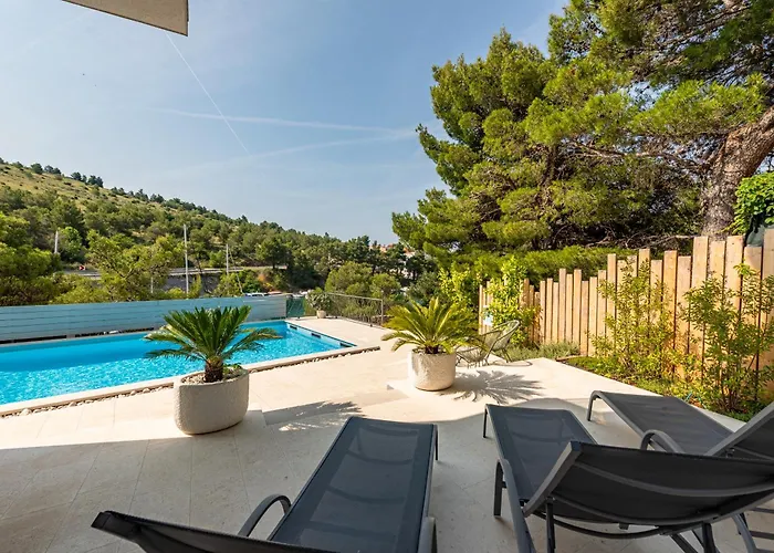 Vila Spacious Seafront With Pool, Tennis, Gym & Bbq L *