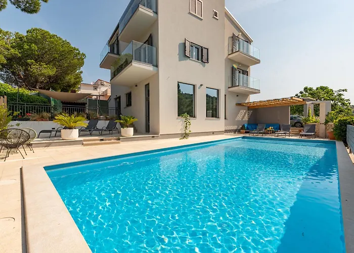 Spacious Seafront With Pool, Tennis, Gym & Bbq L Vila