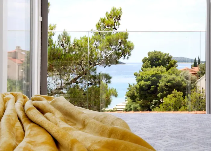 Spacious Seafront With Pool, Tennis, Gym & Bbq L * Zaboric