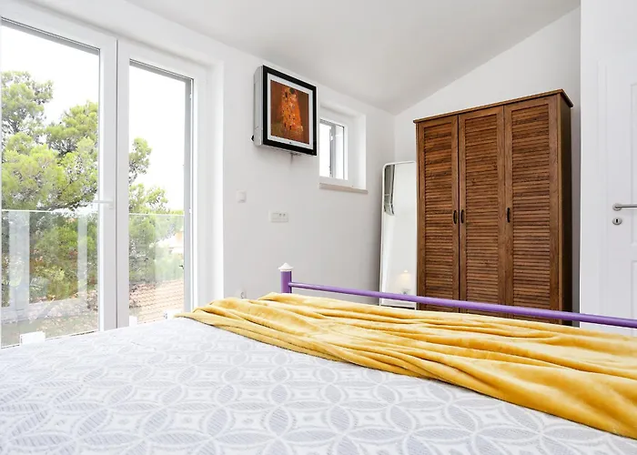 Spacious Seafront With Pool, Tennis, Gym & Bbq L فيلة *