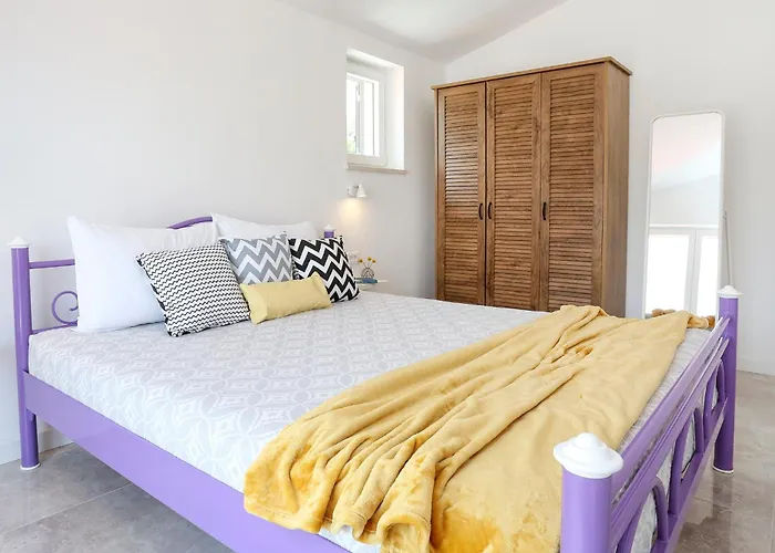 Vila Spacious Seafront With Pool, Tennis, Gym & Bbq L