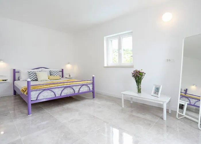 Spacious Seafront With Pool, Tennis, Gym & Bbq L *