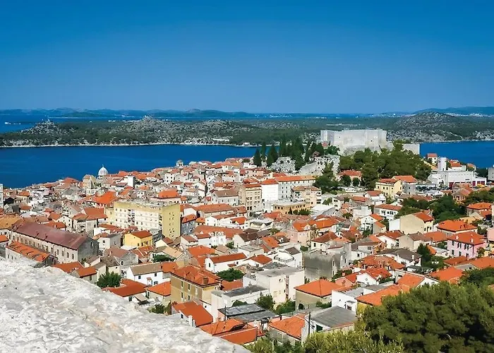 Spacious Seafront With Pool, Tennis, Gym & Bbq L Vila Zaboric