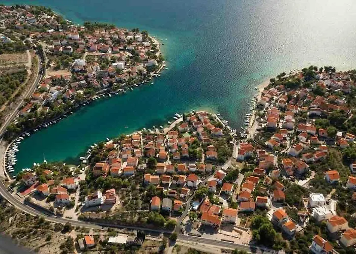 Spacious Seafront With Pool, Tennis, Gym & Bbq L *