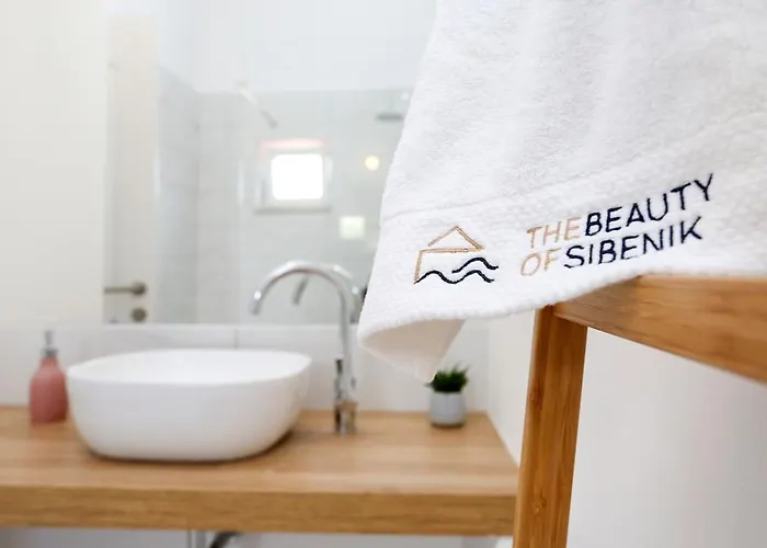 Spacious Seafront With Pool, Tennis, Gym & Bbq L Vila Zaboric