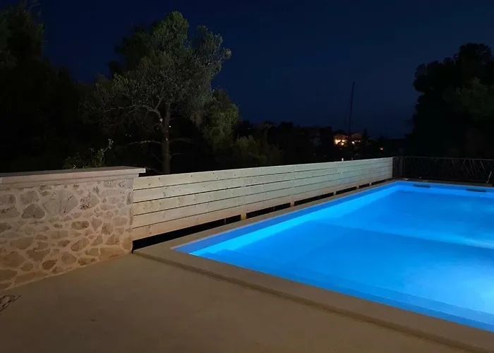 Spacious Seafront With Pool, Tennis, Gym & Bbq L *