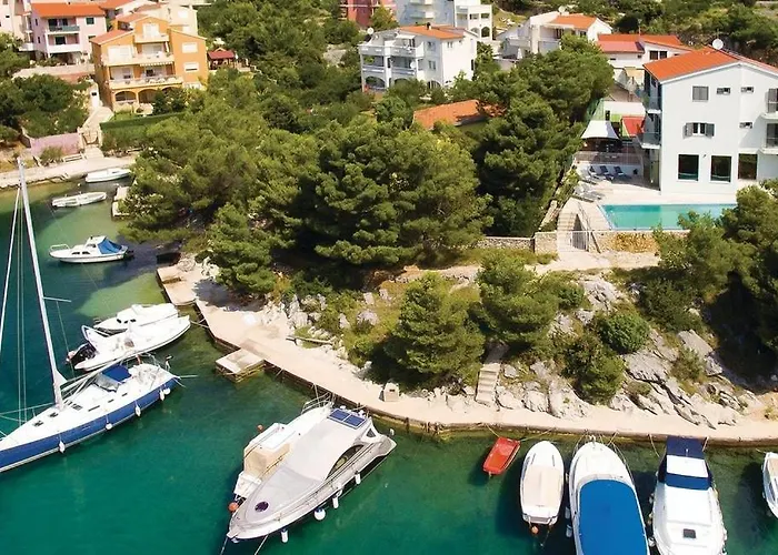 Spacious Seafront With Pool, Tennis, Gym & Bbq L Villa