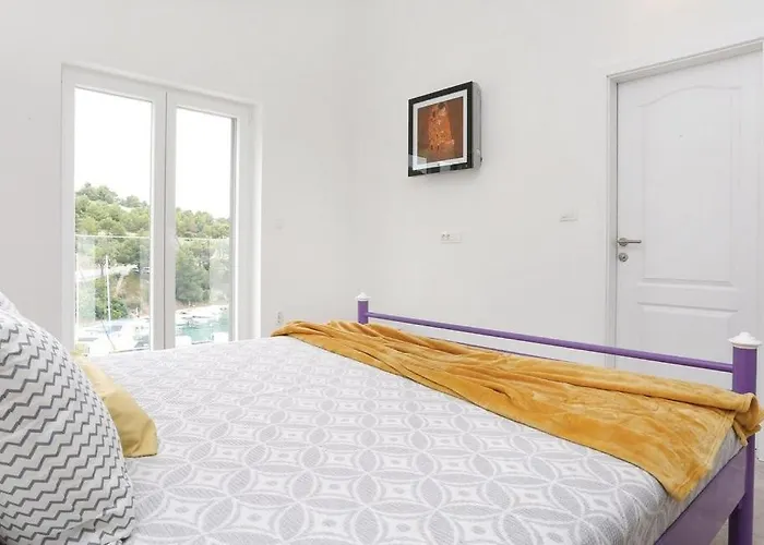 Spacious Seafront With Pool, Tennis, Gym & Bbq L Vila *