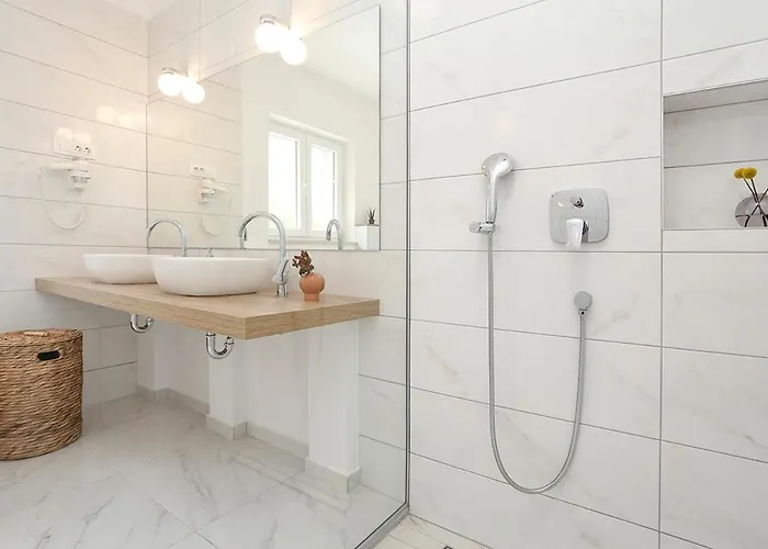 Villa Spacious Seafront With Pool, Tennis, Gym & Bbq L *