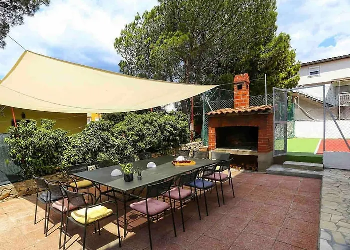 Spacious Seafront With Pool, Tennis, Gym & Bbq L فيلة