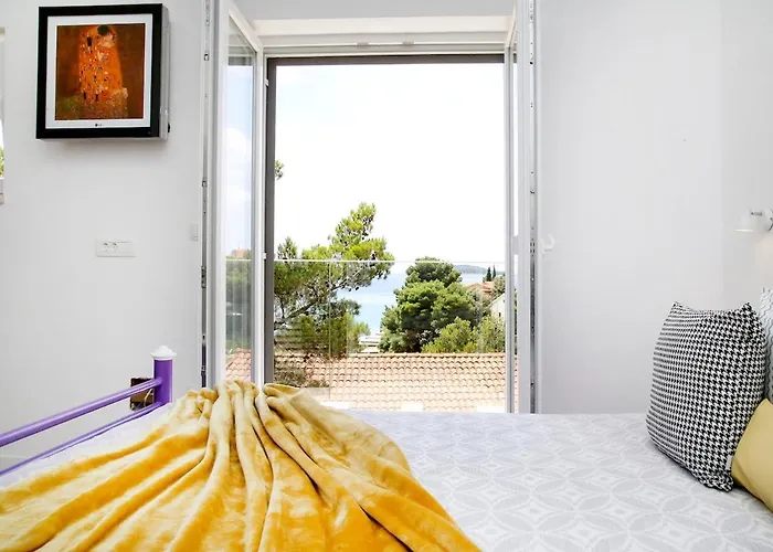 Villa Spacious Seafront With Pool, Tennis, Gym & Bbq L